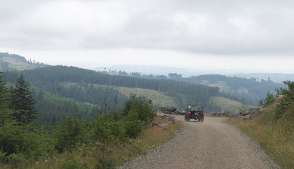 Jeep on a trail overlooking mountains and valleys in Oregon